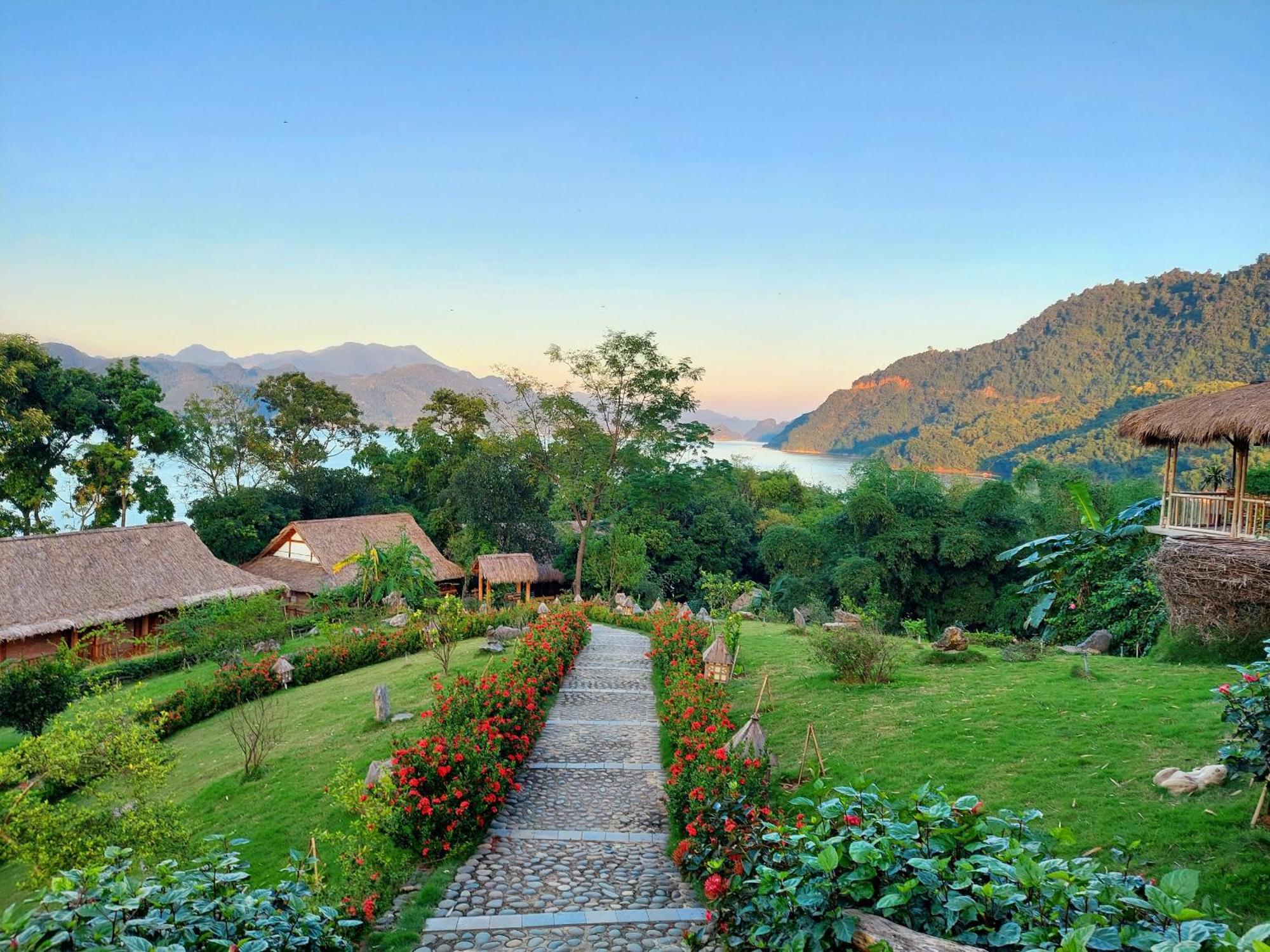 Mai Chau Hideaway Lake Resort Exterior photo